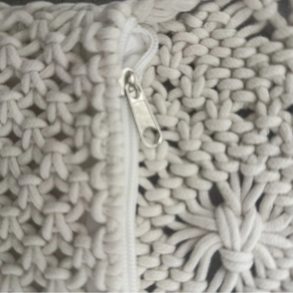 NWT Crochet Bag with Zipper Closure. Boho Festival Bag in Natural Cream